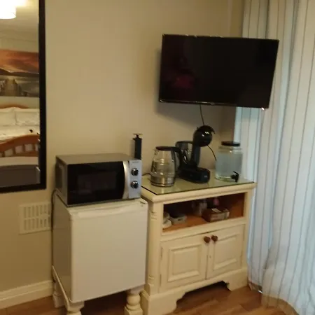 Kate's Place Bedroom Ensuite Close To Daire