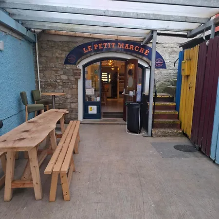 Kate's Place Bedroom Ensuite Close To