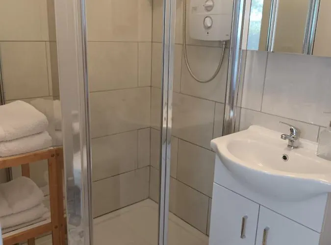 Apartmán Kate's Place Bedroom Ensuite Close To *