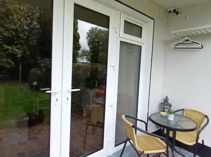 Kate's Place Bedroom Ensuite Close To Apartmán *