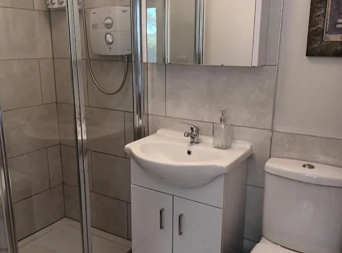 Kate's Place Bedroom Ensuite Close To Apartmán *